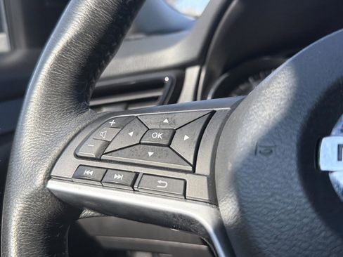 Used 2018 Nissan Rogue SL w/ Premium Package image 13