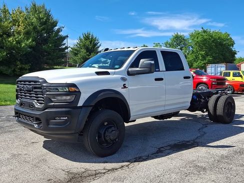 New 2026 RAM 5500 Tradesman AWD/4WD image 3