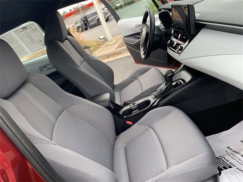 Used 2025 Toyota Corolla SE image 14