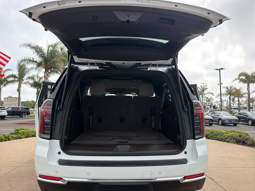 Used 2025 Chevrolet Suburban LT AWD/4WD image 18