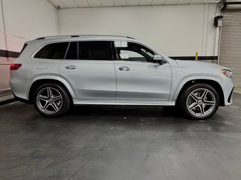 Used 2025 Mercedes-Benz GLS 450 4MATIC image 5