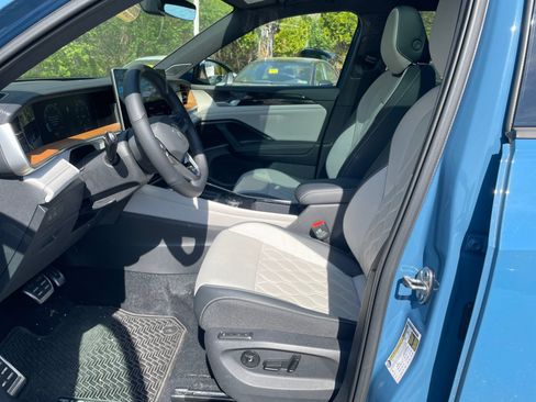 Certified 2025 Volkswagen Tiguan SEL R-Line AWD/4WD image 10