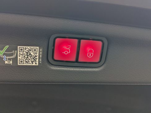 Certified 2025 Mercedes-Benz C 300 Sedan image 13