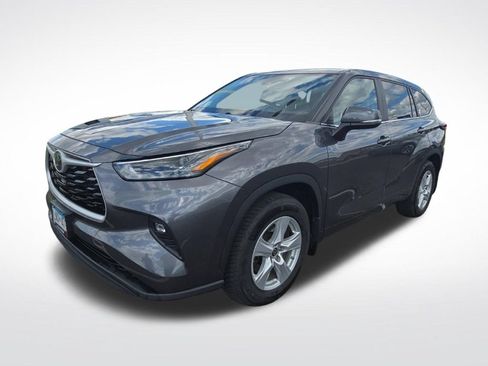 Used 2024 Toyota Highlander LE FWD image 7