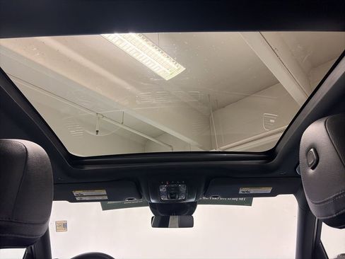 Used 2024 Mercedes-Benz GLE 350 4MATIC w/ AMG Line Exterior image 22