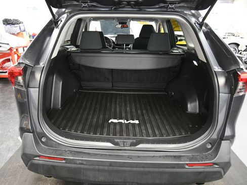 Used 2022 Toyota RAV4 LE AWD/4WD image 21