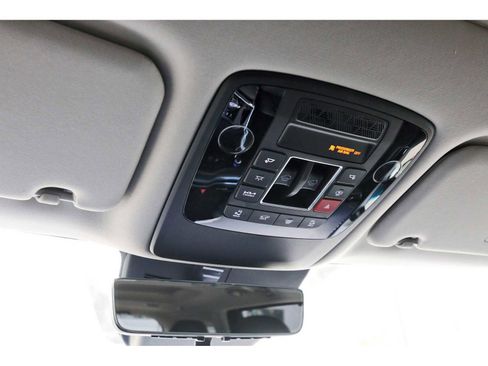 Used 2025 Kia Carnival SX Prestige image 24