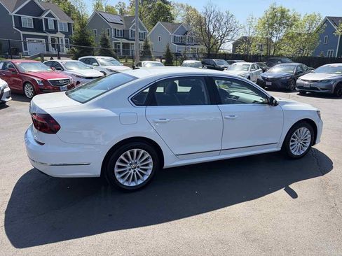 Used 2017 Volkswagen Passat 1.8T SE FWD image 9