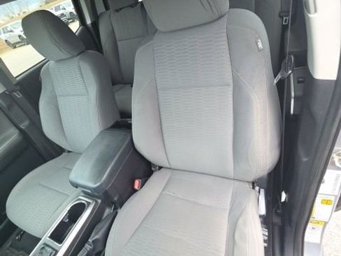 Used 2016 Toyota Tacoma SR5 w/ SR5 Appearance Package (SN) image 18