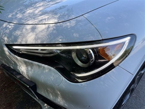 Used 2022 Alfa Romeo Stelvio Veloce image 32