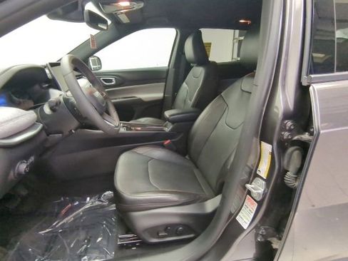 Used 2023 Jeep Compass Latitude AWD/4WD image 12