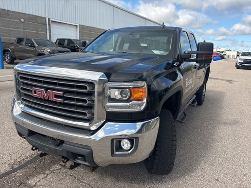 Used 2018 GMC Sierra 2500 SLE w/ HD SLE Preferred Plus Package AWD/4WD image 3