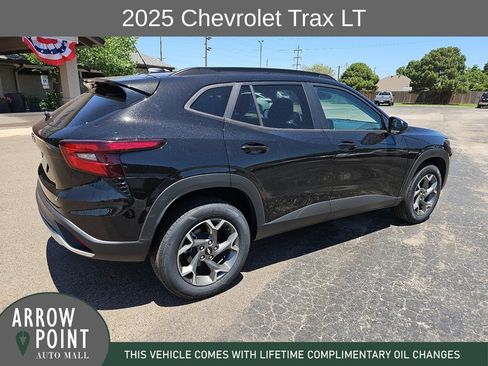 Used 2025 Chevrolet Trax LT FWD image 12
