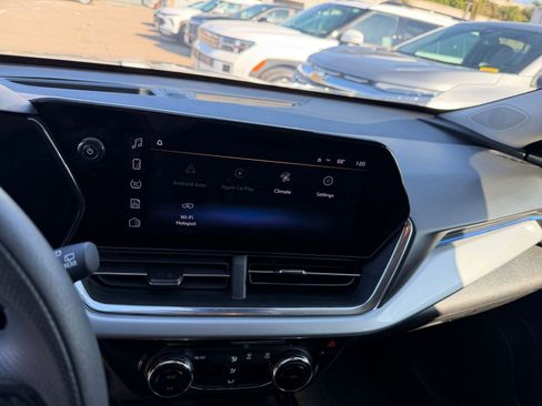 Used 2025 Chevrolet Trax LT image 21