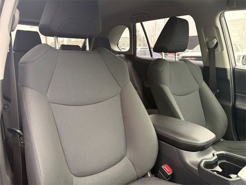 Used 2019 Toyota RAV4 LE image 21