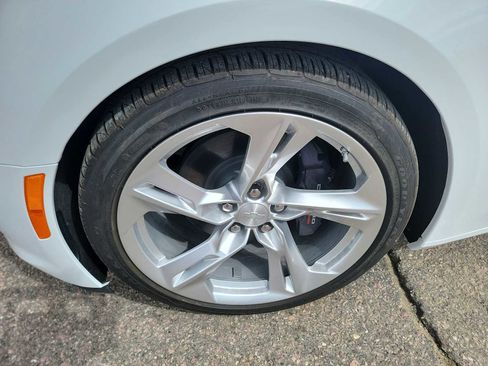 Used 2023 Chevrolet Camaro LT w/ Technology Package RWD image 10