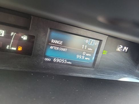 Used 2016 Toyota Prius V Four FWD image 22