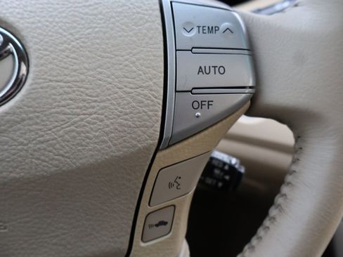 Used 2009 Toyota Avalon Limited image 31
