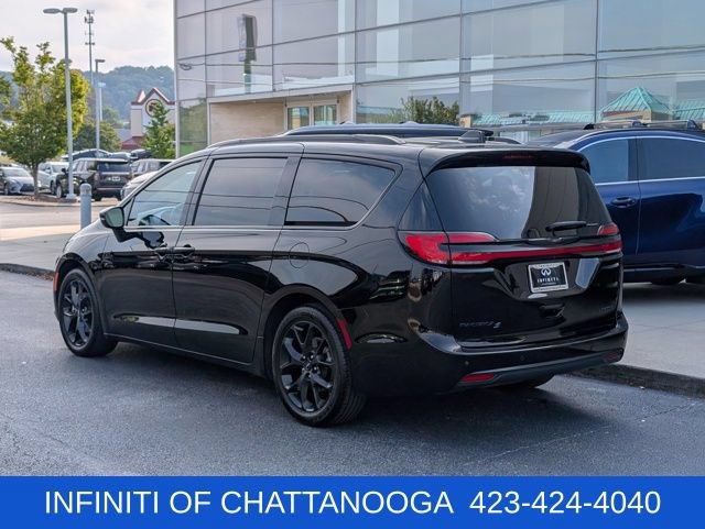 Used 2025 Chrysler Pacifica Limited FWD image 3