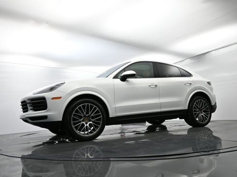 Certified 2022 Porsche Cayenne Platinum Edition image 47