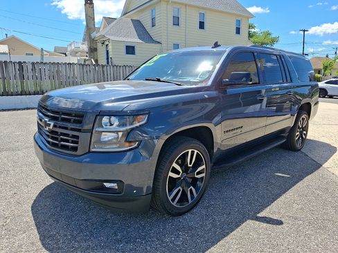 Used 2019 Chevrolet Suburban Premier AWD/4WD image 3