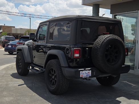 Used 2025 Jeep Wrangler Sport AWD/4WD image 4