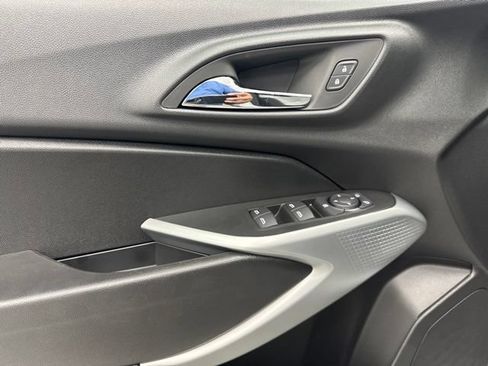 New 2026 Chevrolet Trax RS w/ Sunroof Package FWD image 9