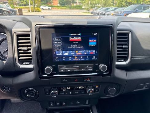 Used 2024 Nissan Frontier SL w/ Technology Package AWD/4WD image 18