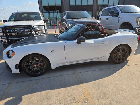 Used 2017 FIAT 124 Spider Abarth image 2
