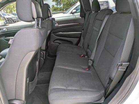 Used 2015 Jeep Grand Cherokee Laredo w/ Quick Order Package 23E RWD image 9