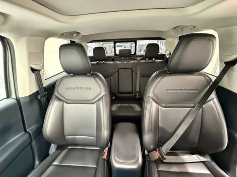 New 2025 Ford Maverick Lariat w/ Black Appearance Package image 28