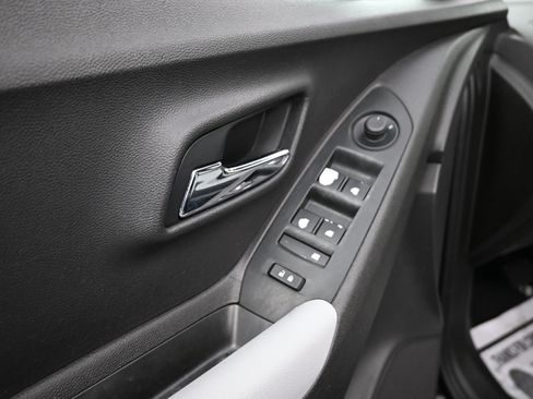 Certified 2020 Chevrolet Trax LS image 22