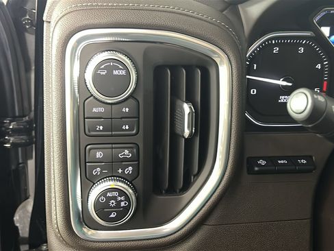 Used 2020 GMC Sierra 3500 Denali w/ Denali Ultimate Package AWD/4WD image 23