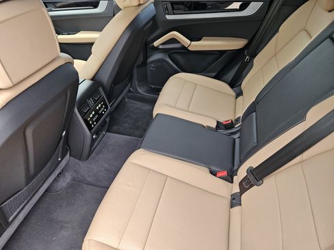 Certified 2026 Porsche Cayenne AWD/4WD image 28