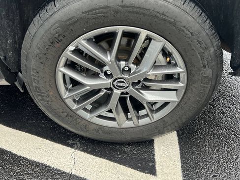 Used 2024 Nissan Rogue S AWD/4WD image 15