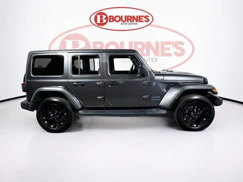 Used 2025 Jeep Wrangler Unlimited Sahara AWD/4WD image 10