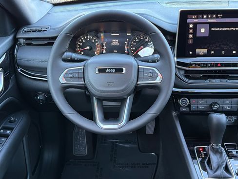 New 2026 Jeep Compass Latitude image 12