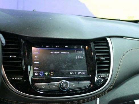 Used 2022 Chevrolet Trax LT w/ LT Convenience Package image 17