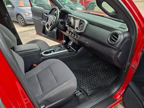 Used 2017 Toyota Tacoma SR5 AWD/4WD image 24
