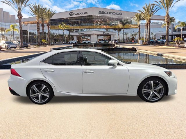 Used 2018 Lexus IS 300 w/ Comfort Package RWD image 4