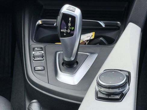 Used 2017 BMW 320i Sedan image 32