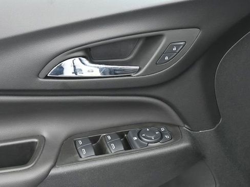 Used 2024 Chevrolet Equinox LT FWD image 10