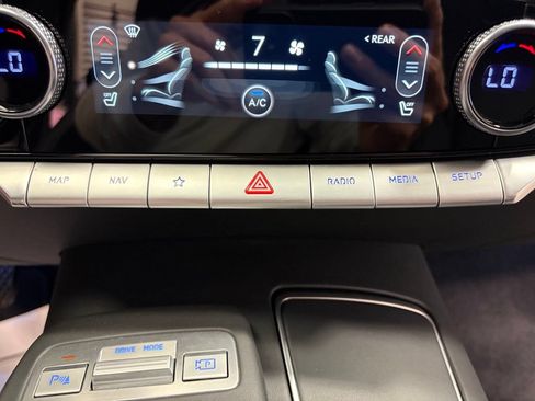 Used 2025 Genesis GV70 2.5T AWD/4WD image 21