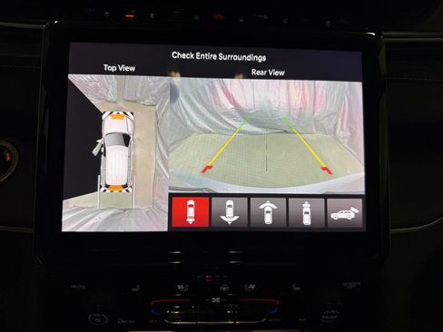 Used 2022 Jeep Grand Cherokee L Limited w/ Luxury Tech Group II image 23