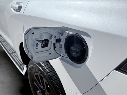 Used 2023 Lexus GX 460 Premium image 17