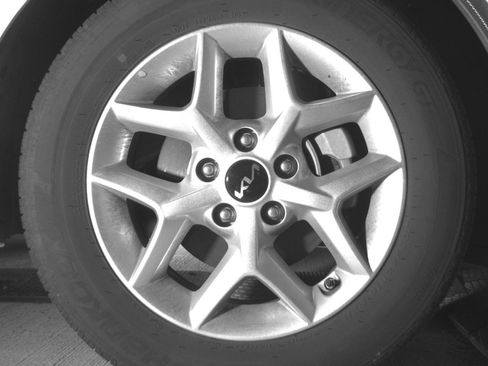 Used 2025 Kia Soul LX w/ LX Technology Package FWD image 13