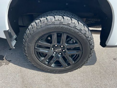 Used 2021 Chevrolet Silverado 1500 LT Trail Boss w/ Convenience Package II AWD/4WD image 13