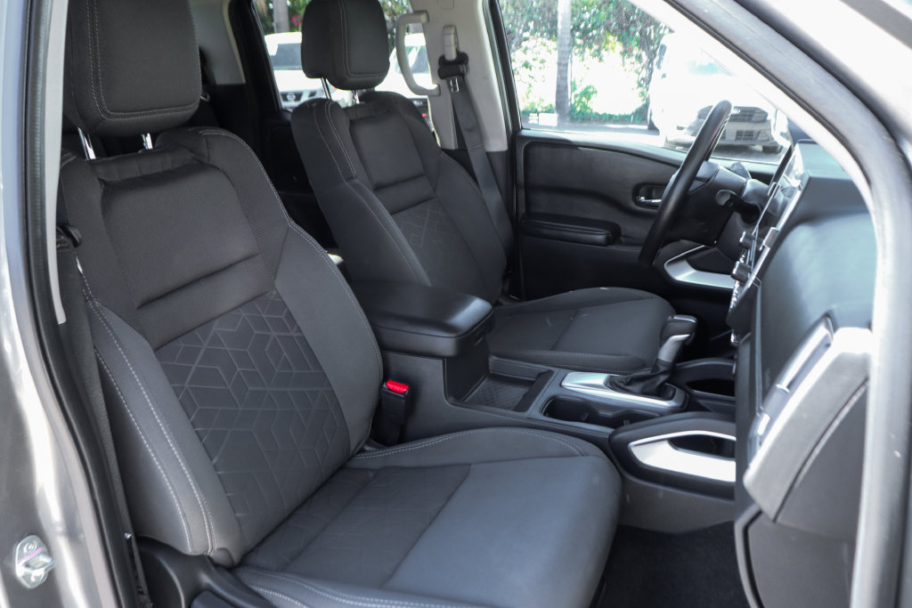 Used 2025 Nissan Frontier SV AWD/4WD image 36