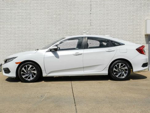 Used 2018 Honda Civic EX image 10