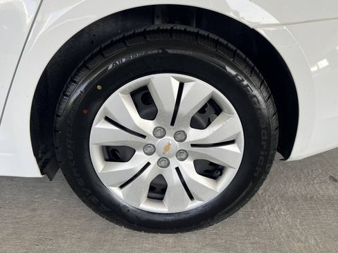 Used 2012 Chevrolet Cruze LS FWD image 17